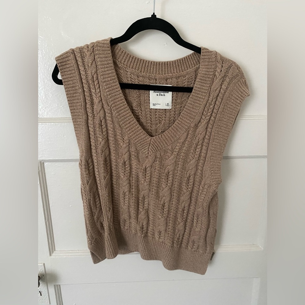 Abercrombie Women's Cropped V-Neck Sweater Vest